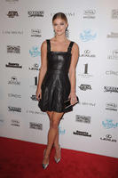 Nina_Agdal__Sports_Illustrated_Swimsuit_2016_Red_Carpet__01.jpg