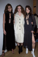 Topshop_Unique_Fall_2016_Backstage_MkwwpMcXjDbx.jpg