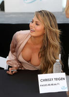 Chrissy_Teigen__Sports_Illustrated_Swimsuit_2016_Beach_Fan_Festival__04.jpg