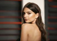 Emily_Ratajkowski_2.469b211ac6258ea4da6ff12257e86569.jpg