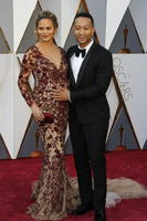 oscars_red_carpet_1800_chrissy_teigen_and_john_legend_superJumbo.jpg