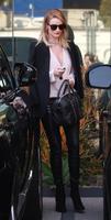 Rosie_Huntington_Whiteley_Leaving_her_office__04.jpg