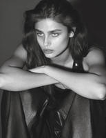 Vogue_Paris_September_2016_01_Taylor_Hill_by_Mert_Alas_Marcus_Piggott.jpg