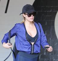 khloe_kardashian_leaving_the_gym_in_los_angeles_8_25_2016_3.jpg