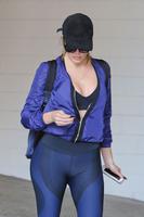 khloe_kardashian_leaving_the_gym_in_los_angeles_8_25_2016_4.jpg