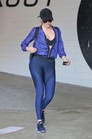 khloe_kardashian_leaving_the_gym_in_los_angeles_8_25_2016_5.jpg