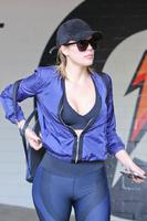 khloe_kardashian_leaving_the_gym_in_los_angeles_8_25_2016_8.jpg