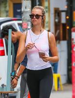 hailey_clauson_in_leggings_out_in_nyc_8_20_2016_4.jpg