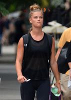 nina_agdal_going_to_a_gym_in_new_york_city_8_10_2016_3.jpg