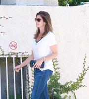cindy_crawford_shopping_in_malibu_ca_7_2_2016_6.jpg