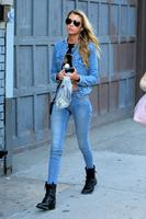 stella_maxwell_shopping_in_soho_in_new_york_city_8_30_2016_2.jpg