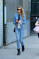 stella_maxwell_shopping_in_soho_in_new_york_city_8_30_2016_7.jpg