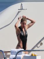 joan_smalls_doutzen_kroes_elsa_hosk_alessandra_ambrosio_on_a_yacht_in_saint_tropez_july_2016_17.jpg
