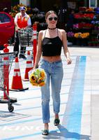 miranda_kerr_street_style_shopping_in_brentwood_8_26_2016_8.jpg