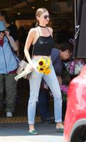 miranda_kerr_street_style_shopping_in_brentwood_8_26_2016_10.jpg