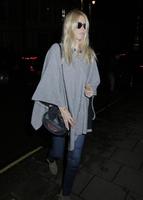 claudia_schiffer_went_to_nobu_restaurant_in_london_january_2016_1.jpg
