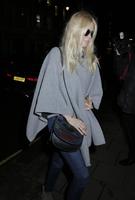 claudia_schiffer_went_to_nobu_restaurant_in_london_january_2016_4.jpg