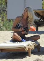 victoria_silvstedt_bikini_candids_beach_in_sardinia_8_8_2016_5.jpg