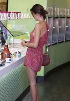 alessandra_ambrosio_at_whole_foods_market_in_brentwood_ca_8_30_2016_6.jpg