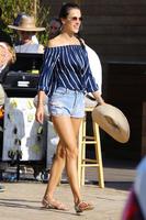 alessandra_ambrosio_leaving_soho_house_in_malibu_8_28_2016_3.jpg