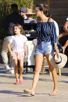 alessandra_ambrosio_leaving_soho_house_in_malibu_8_28_2016_4.jpg