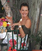 alessandra_ambrosio_lunches_in_west_hollywood_9_1_2016_10.jpg