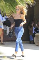rosie_huntington_whiteley_out_in_venice_8_30_2016_4.jpg