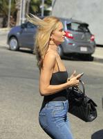 rosie_huntington_whiteley_out_in_venice_8_30_2016_13.jpg