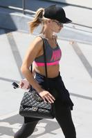 rosie_huntington_whiteley_leaving_a_gym_los_angeles_8_29_2016_1.jpg