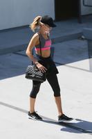 rosie_huntington_whiteley_leaving_a_gym_los_angeles_8_29_2016_2.jpg