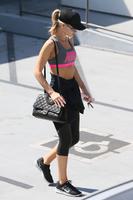 rosie_huntington_whiteley_leaving_a_gym_los_angeles_8_29_2016_3.jpg