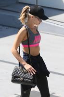 rosie_huntington_whiteley_leaving_a_gym_los_angeles_8_29_2016_4.jpg