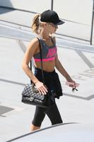 rosie_huntington_whiteley_leaving_a_gym_los_angeles_8_29_2016_5.jpg