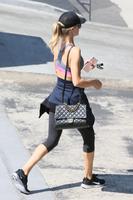 rosie_huntington_whiteley_leaving_a_gym_los_angeles_8_29_2016_6.jpg