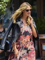 heidi_klum_street_outfit_nyc_8_6_2016_3.jpg
