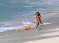 heidi_klum_in_swimsuit_beach_in_the_caribbean_8_9_2016_5.jpg