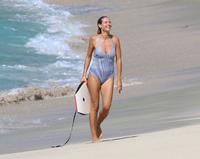heidi_klum_in_swimsuit_beach_in_the_caribbean_8_9_2016_10.jpg