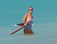 heidi_klum_in_swimsuit_beach_in_the_caribbean_8_9_2016_11.jpg