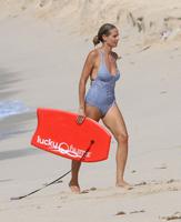 heidi_klum_in_swimsuit_beach_in_the_caribbean_8_9_2016_15.jpg