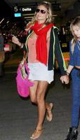heidi_klum_travel_outfit_lax_8_21_2016_1.jpg