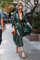 chrissy_teigen_is_looking_all_stylish_nyc_8_29_2016_1.jpg