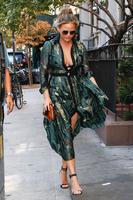 chrissy_teigen_is_looking_all_stylish_nyc_8_29_2016_7.jpg