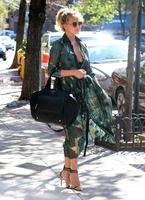 chrissy_teigen_is_looking_all_stylish_nyc_8_29_2016_10__1_.jpg