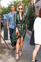 chrissy_teigen_is_looking_all_stylish_nyc_8_29_2016_12.jpg