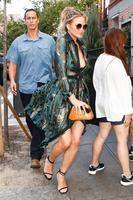 chrissy_teigen_is_looking_all_stylish_nyc_8_29_2016_13.jpg