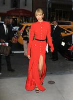 karlie_kloss_the_daily_front_row_s_fashion_media_awards_2016_in_nyc_3.jpg