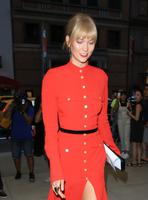 karlie_kloss_the_daily_front_row_s_fashion_media_awards_2016_in_nyc_6.jpg