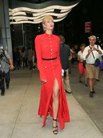 karlie_kloss_the_daily_front_row_s_fashion_media_awards_2016_in_nyc_8.jpg