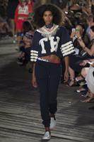 22_jpg_4417_north_1382x_black.jpg