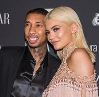 Kardashian_Jenners_Harper_Bazaar_Icons_Event_2016__1_.jpg